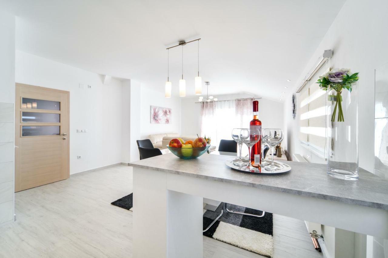 Apartman Novokmet-Crno Hotel Zadar Bagian luar foto